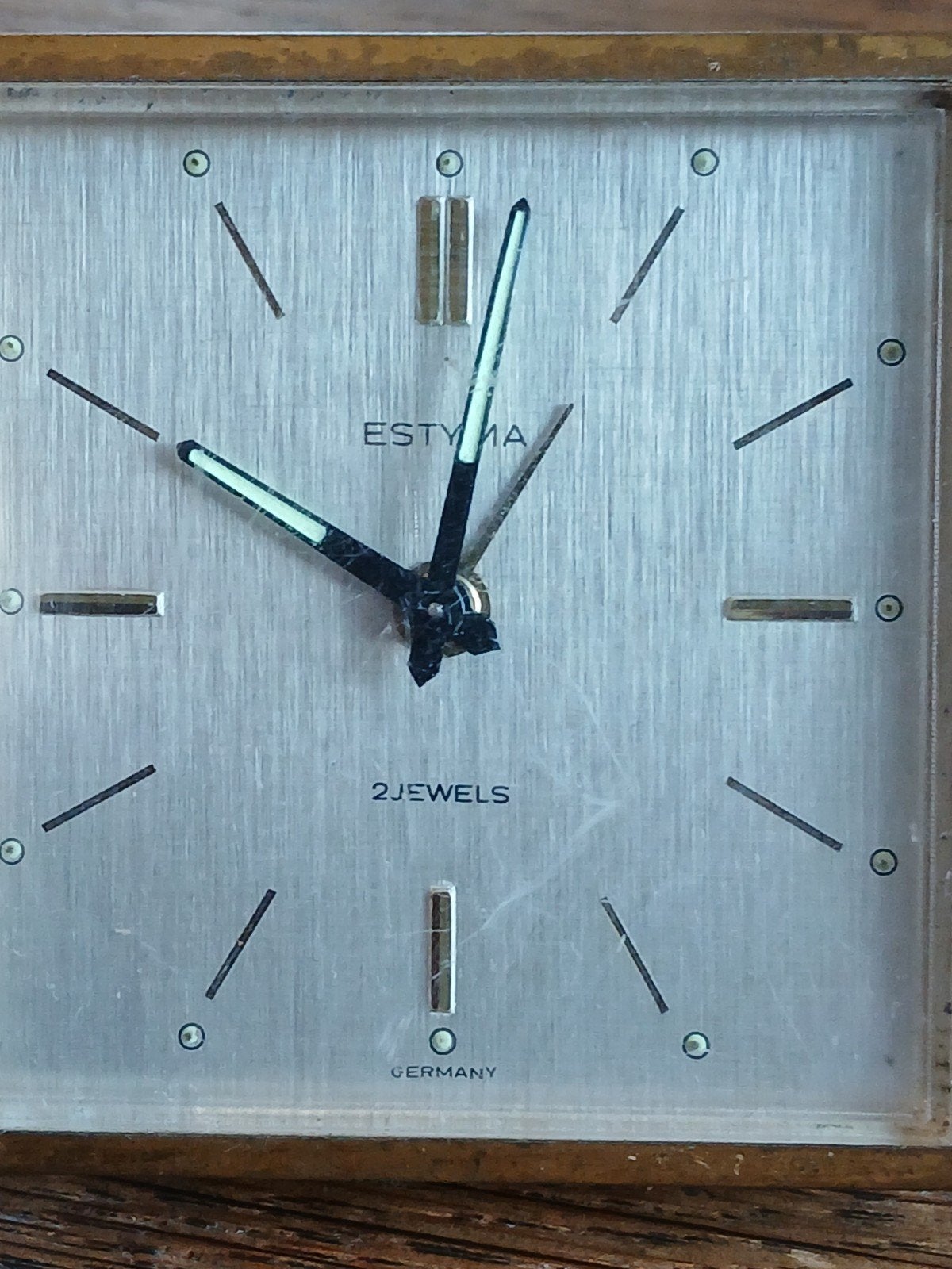 PRACHTIG VINTAGE KLOKJE,(ESTYMA 2 JEWELS) LOOPT OP TIJD.., Goud, Ophalen of Verzenden, Overige merken, Wekker