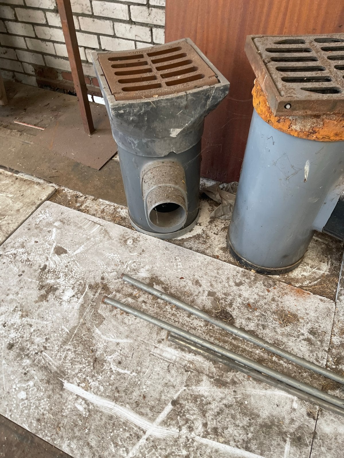 2x Afvoerput met rooster - Gebruikt, Ophalen, Gebruikt, Minder dan 2 meter, 80 mm of meer