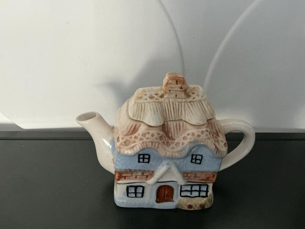Unieke melk kannetje in de vorm van een huisje, Keramiek, Overige typen, Ophalen of Verzenden, Zo goed als nieuw