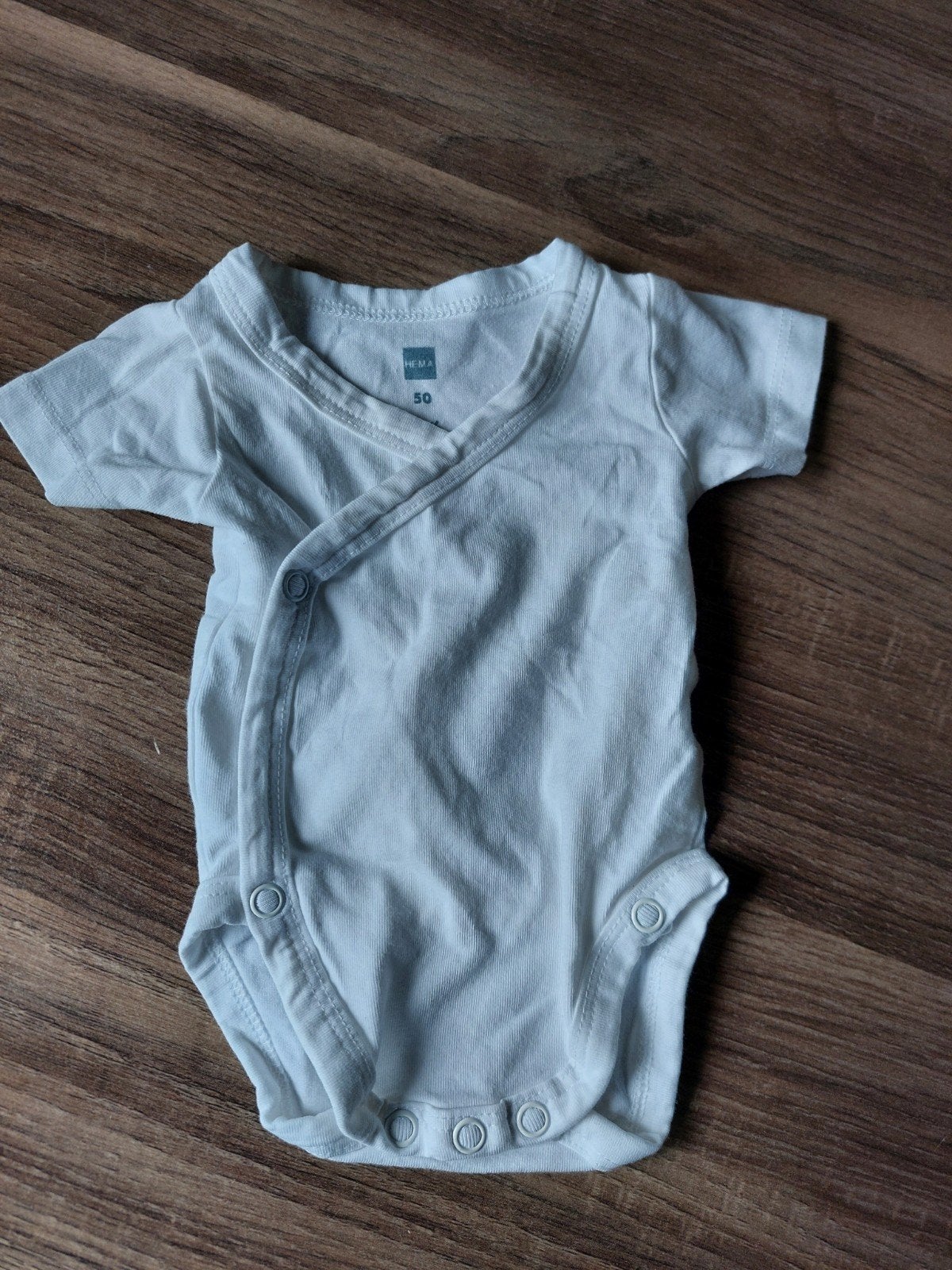Mooie witte romper van Hema maat 50 z.g.a.n., Kinderen en Baby's, Babykleding | Maat 50, Nacht- of Onderkleding, Jongetje of Meisje