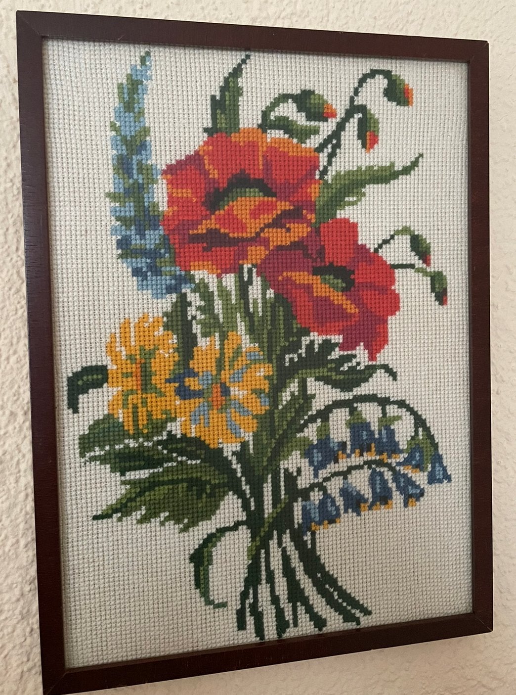 Geborduurde schilderij bloemen klaprozen lavendel, Huis en Inrichting, Woonaccessoires | Schilderijen, Tekeningen en Foto's, Ophalen of Verzenden