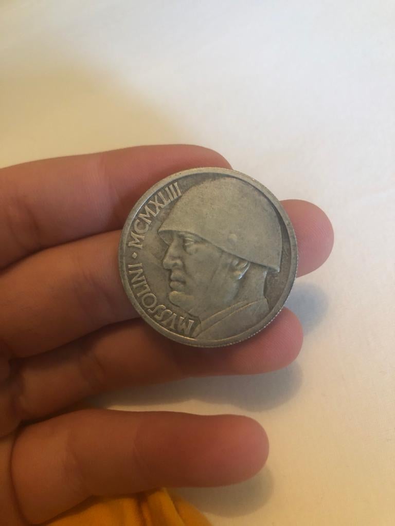 Mooie oude munt mussolini, Ophalen of Verzenden, Nederland
