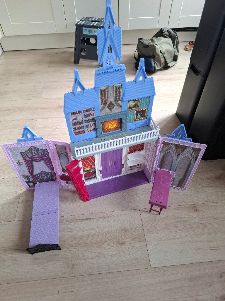 Frozen kasteel opvouwbaar, Kinderen en Baby's, Ophalen, Gebruikt, Poppenhuis