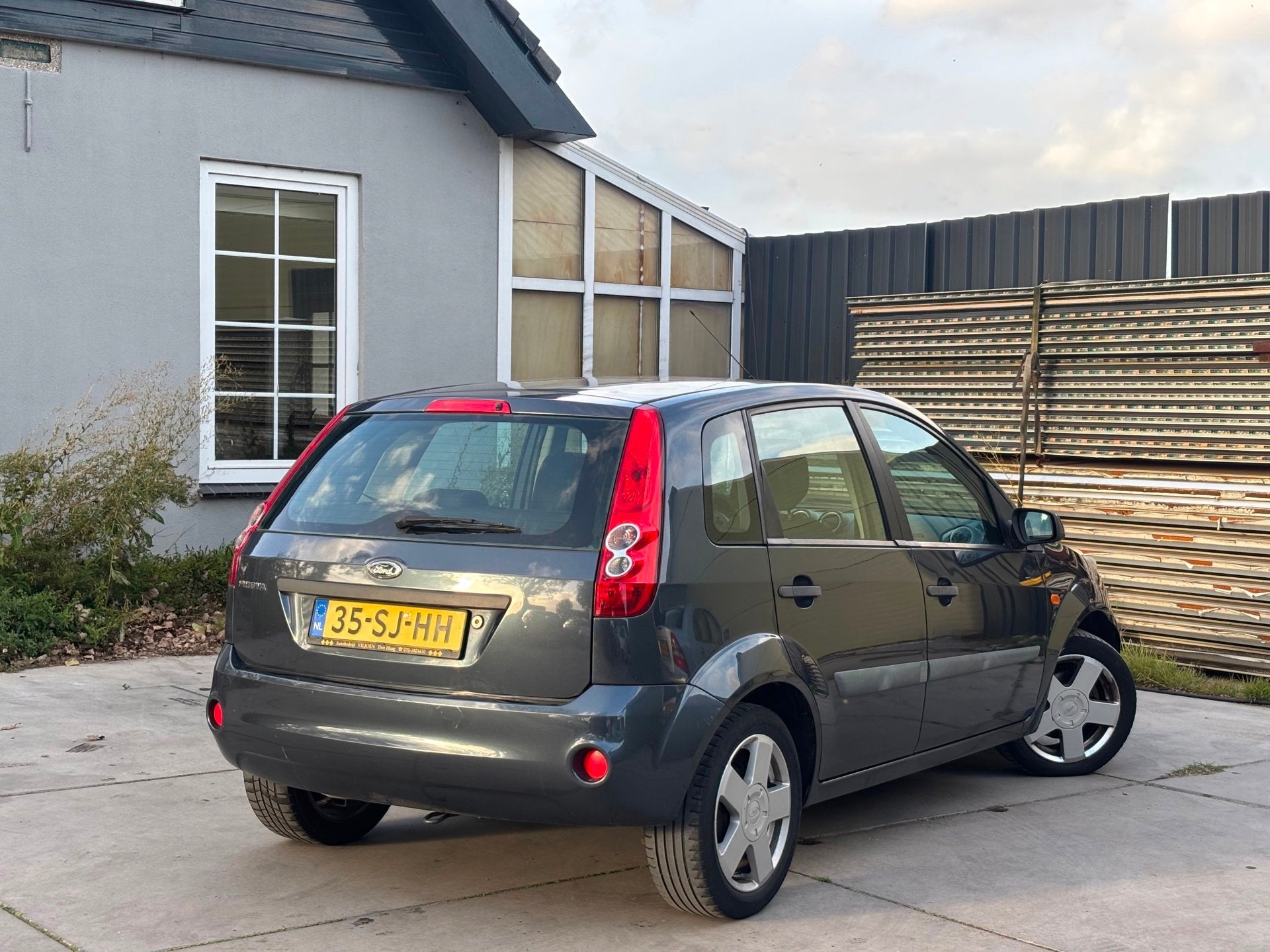 Ford Fiesta 1.3-8V Futura | Airco | El. Ramen | 5-drs | Zo m, Auto's, 1299 cc, 4 cilinders, Origineel Nederlands, Bedrijf