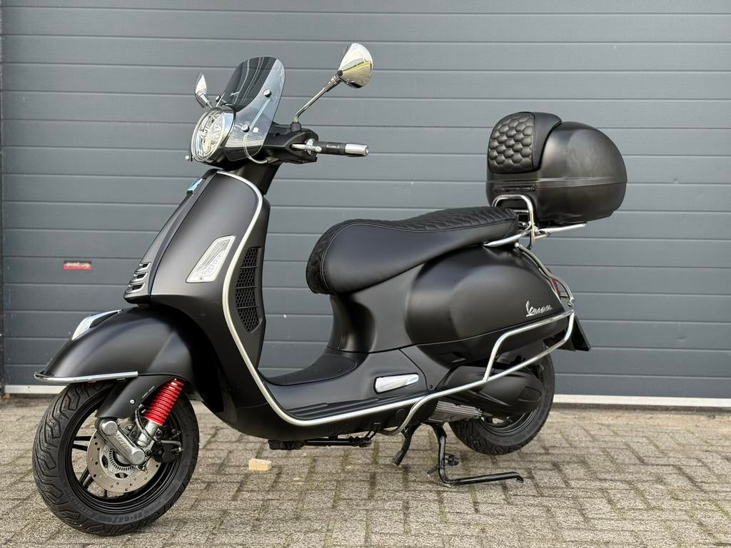 VESPA GTS 300 ABS LIMITED EDITION, Motoren, Motoren | Piaggio, Brabant, Occasion, Info@jdtrading-services.nl, Bedrijf
