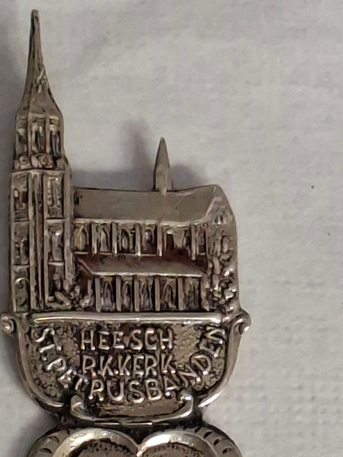 Zilverkleurige briefopener met kerk van Heesch, Ophalen of Verzenden, Zilver