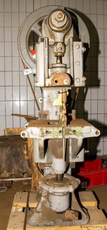Online Veiling: Elektrisch gedreven ponsmachine type 262D, Gebruikt