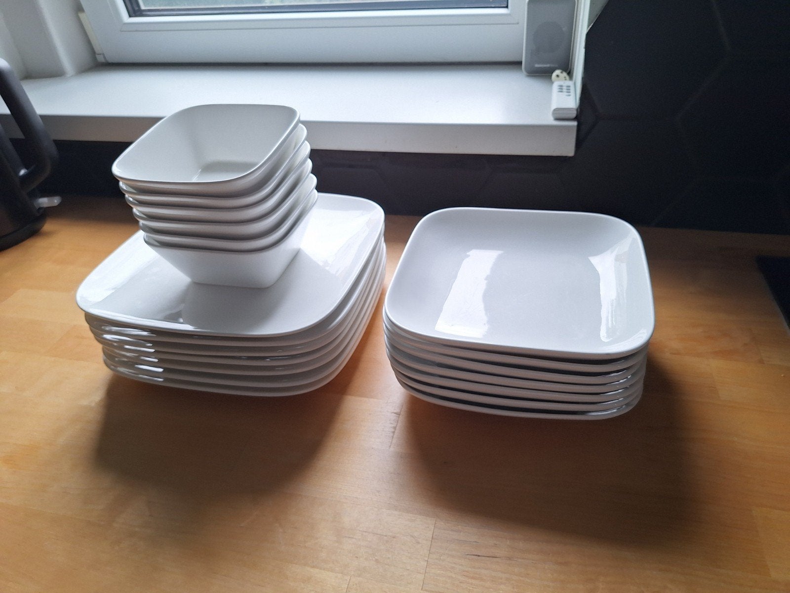 Witte vierkante borden en kommen set, Ophalen, Gebruikt, Aardewerk, Bord(en)