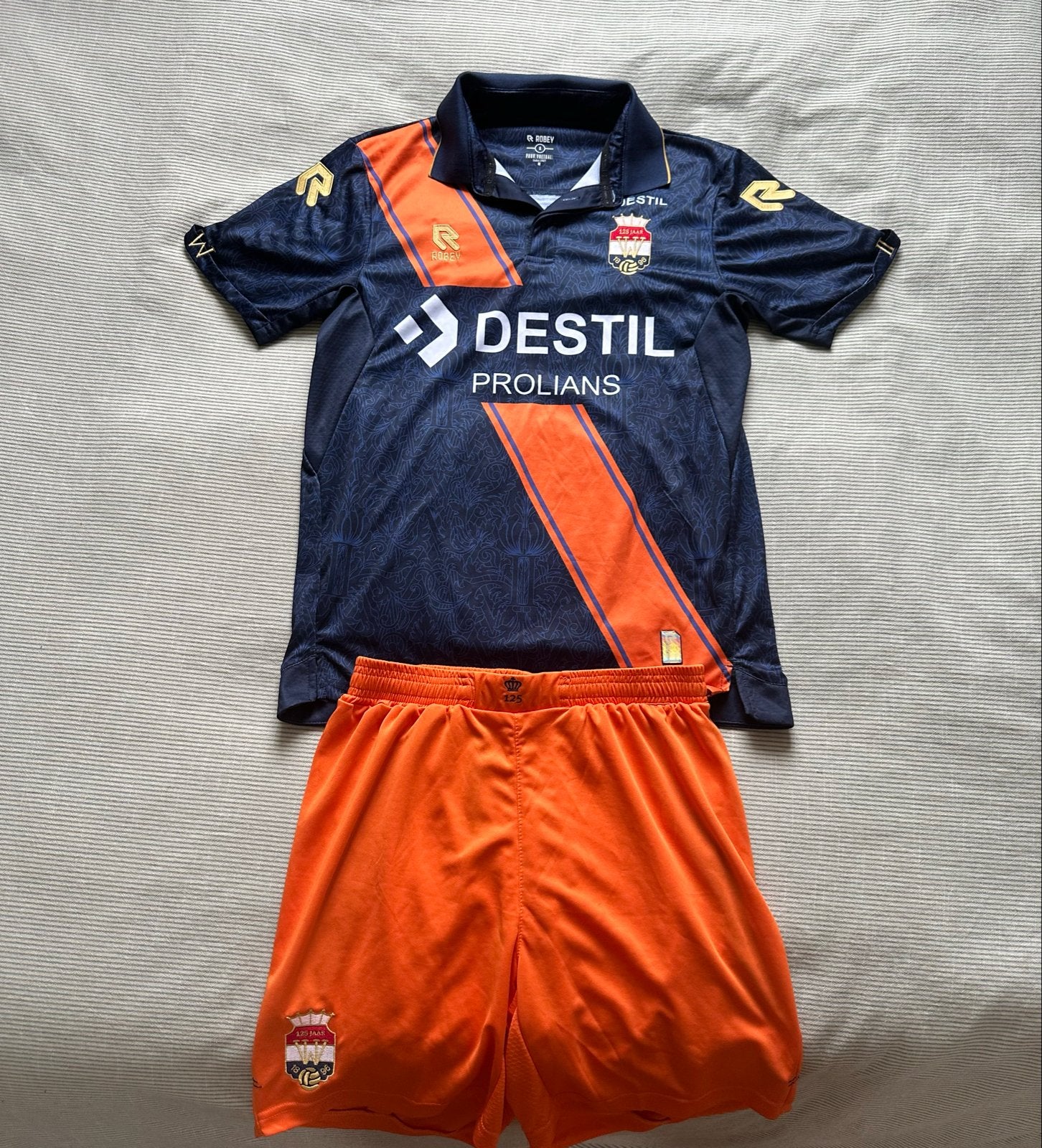 Willem II 125 jaar jubileum tenue (shirt S, broek M), Maat S, Ophalen of Verzenden, Nieuw, Set