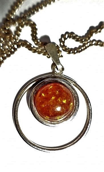 Fischland, Hanger met barnsteen in cirkel met ketting (7919), Ophalen of Verzenden, Zo goed als nieuw, Zilver, Zilver