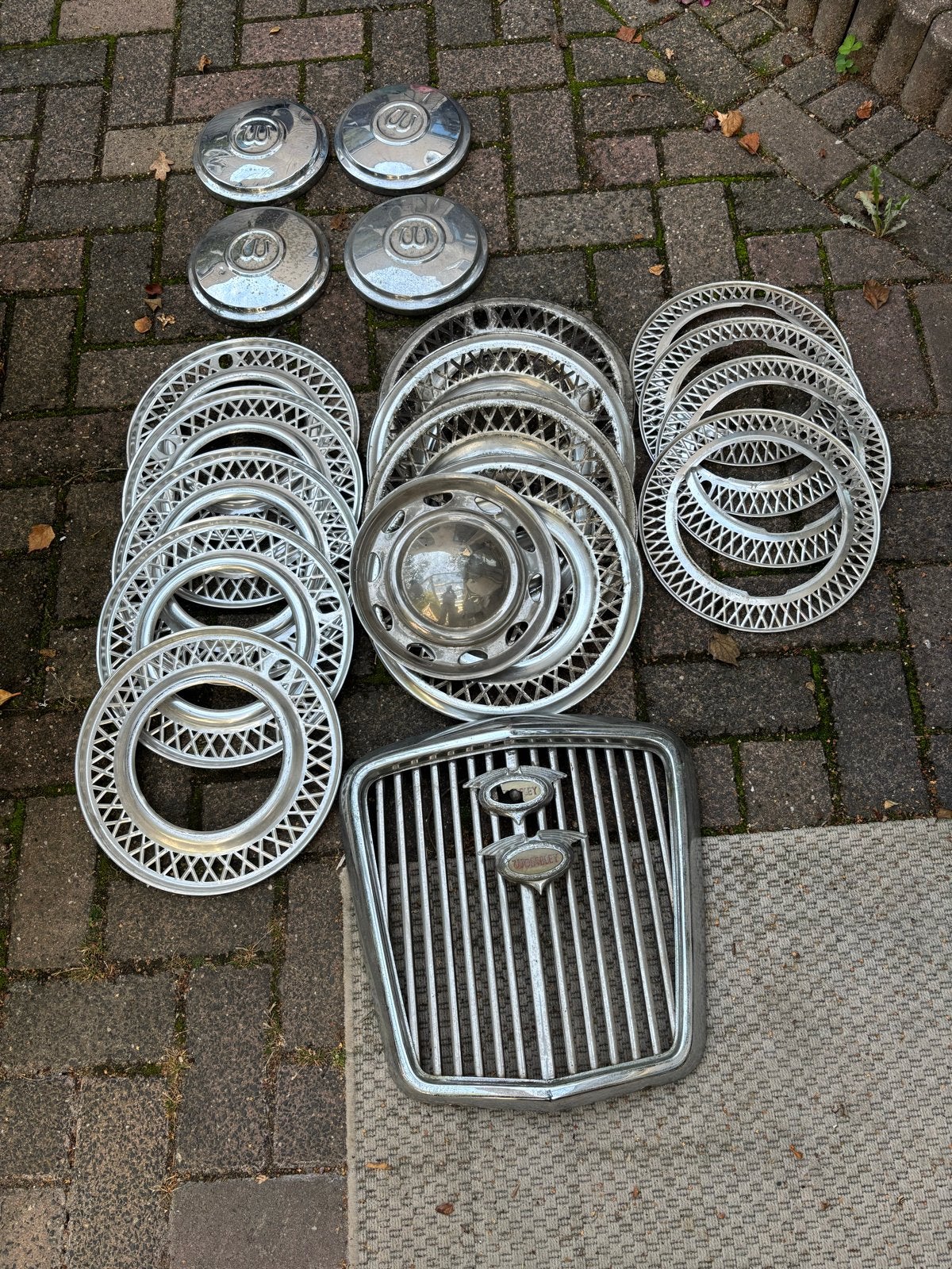 Wolseley grill en wieldoppen - Oldtimer onderdelen, Ophalen of Verzenden, Gebruikt, Oldtimer onderdelen