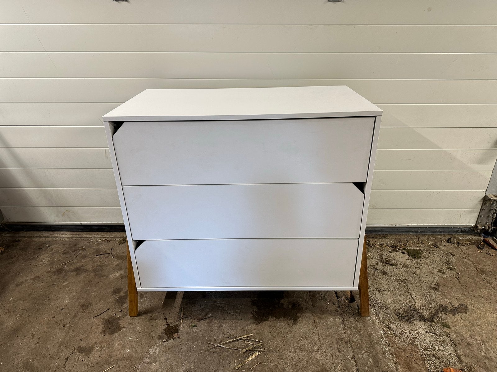 Witte commode met 3 lades, Zo goed als nieuw, 75 tot 100 cm, Voetruimte, Minder dan 50 cm