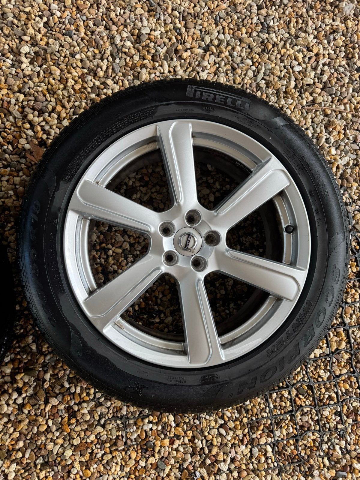 Volvo XC90 winterbanden met velgen 235/55 R19, Auto-onderdelen, Banden en Velgen, 19 inch, Gebruikt, Banden en Velgen, 235 mm