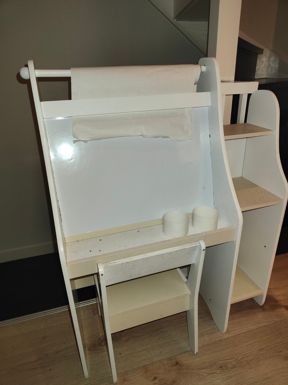 Kinder bureau met magneetbord, tekenpapier en stoeltje, Ophalen, Gebruikt, Tafel