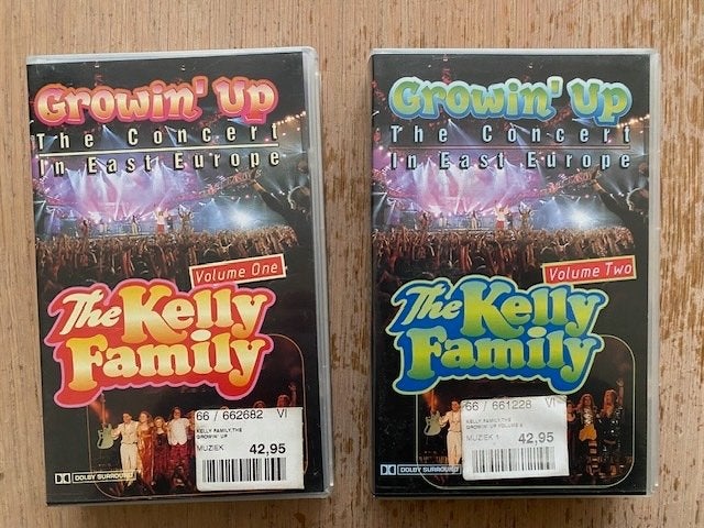 VHS video The Kelly Family deel 1 en 2, Alle leeftijden, Ophalen of Verzenden, Zo goed als nieuw, Muziek en Concerten