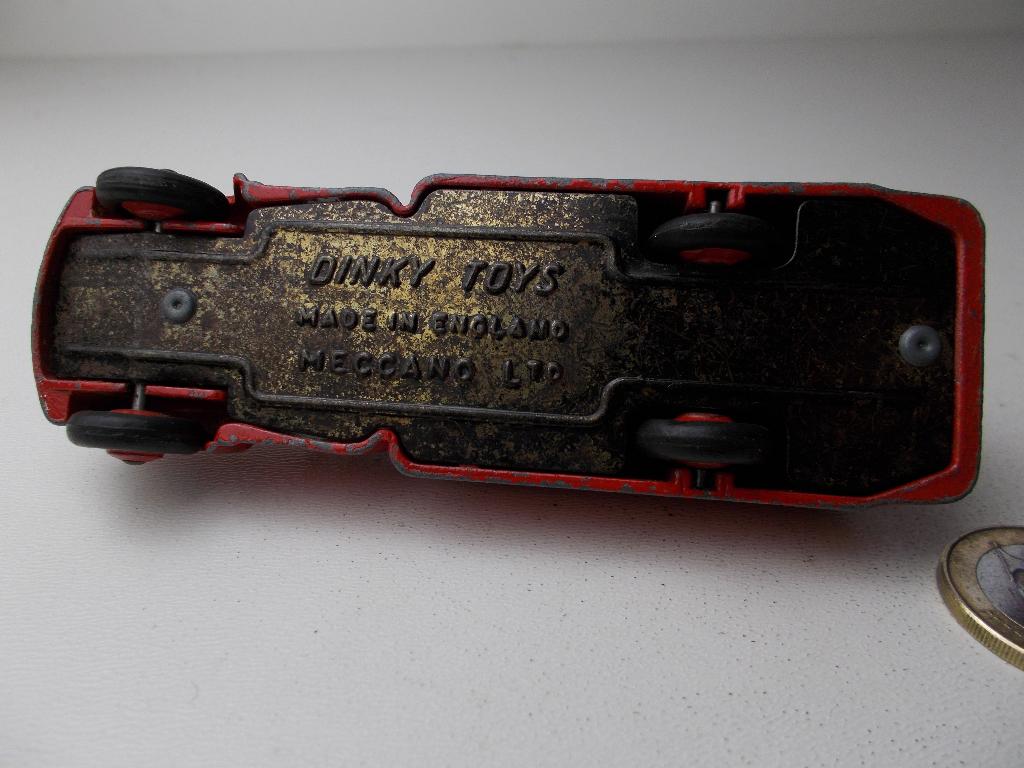 1952 Dinky Toys 30P STUDEBAKER PETROL TANKER "MOBILGAS" Igst, Ophalen of Verzenden, Zo goed als nieuw, Bus of Vrachtwagen, Dinky Toys