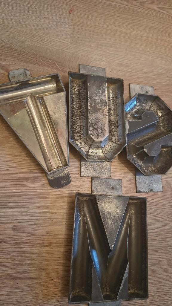 24 antieke chocolade letter mallen, Ophalen