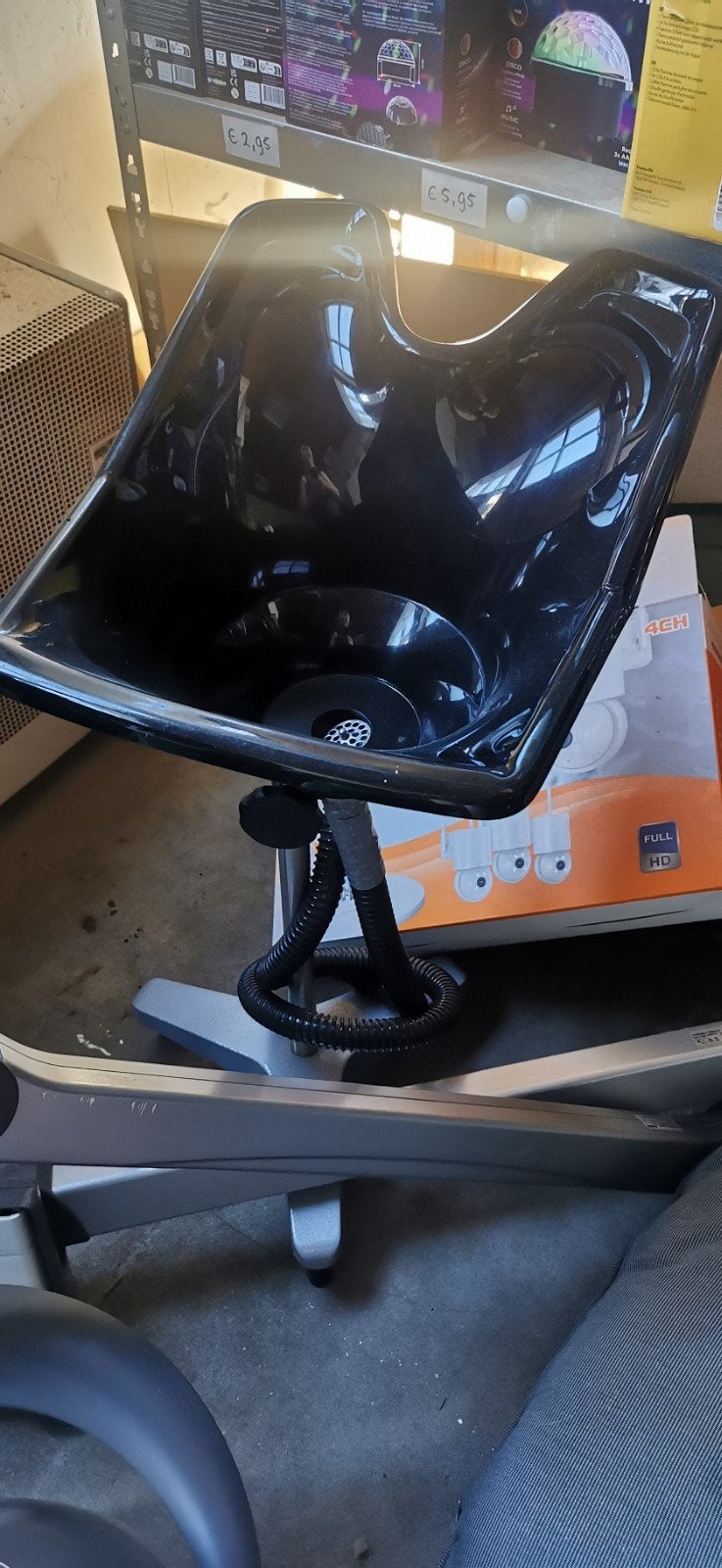 Mobiele wasbak met stevig onderstel op wieltjes en twee kapm, Ophalen of Verzenden
