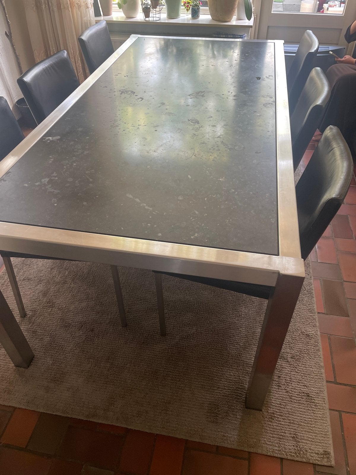 Elegante eettafel met natuurstenen blad en metalen frame, Huis en Inrichting, Gebruikt, Vier personen, Rechthoekig, 50 tot 100 cm