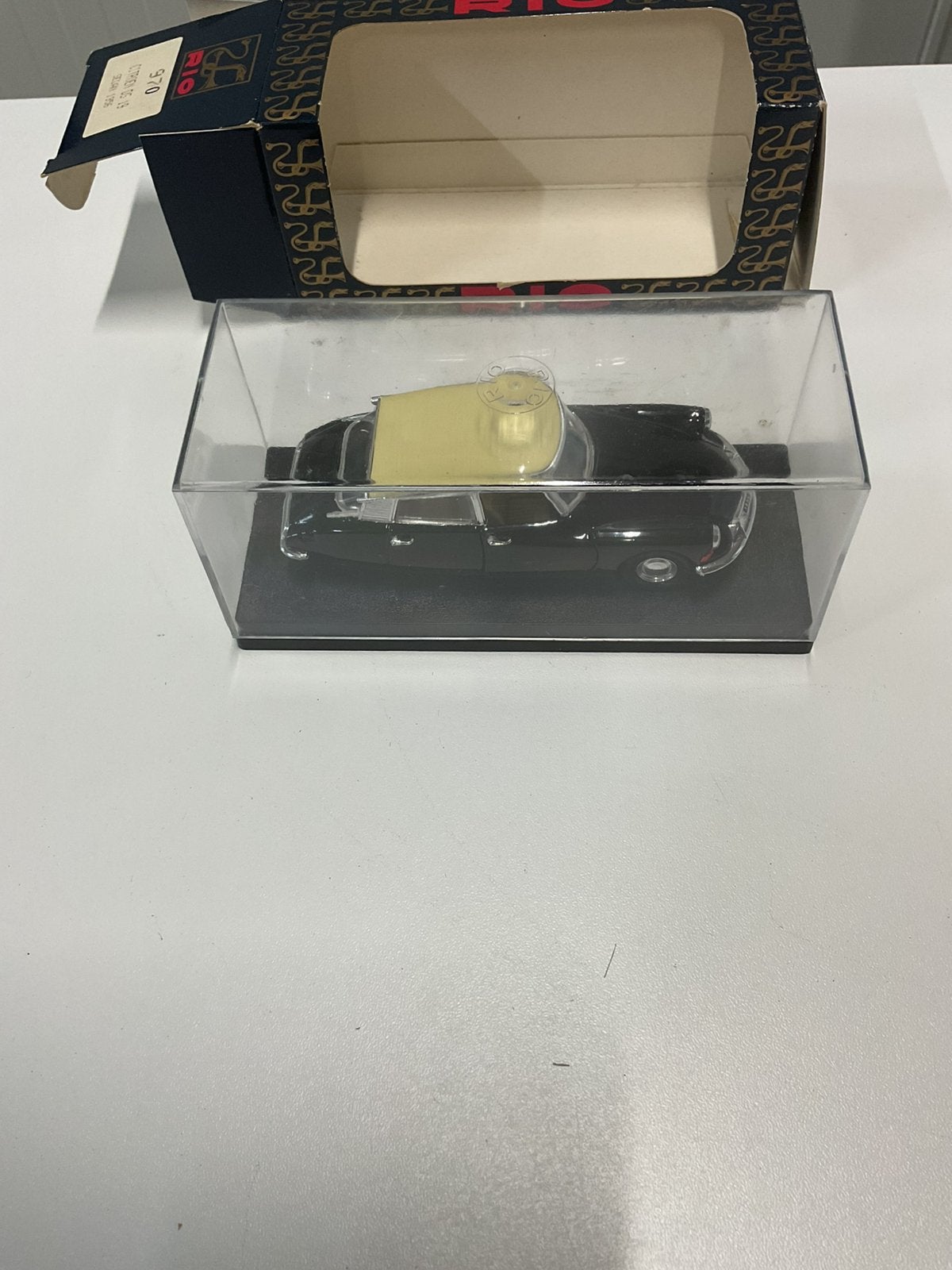 Citroën DS snoek modelauto met vitrine case en karton, Ophalen, Zo goed als nieuw, Auto, Overige merken