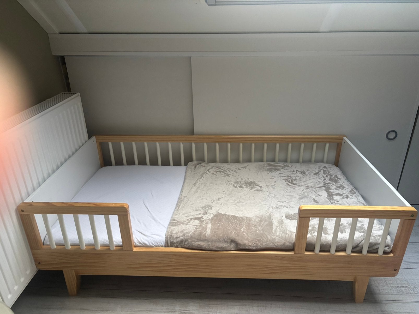 Peuterbed petite amelie cerise, Kinderen en Baby's, Ophalen, 70 tot 85 cm, 140 tot 160 cm, Zo goed als nieuw