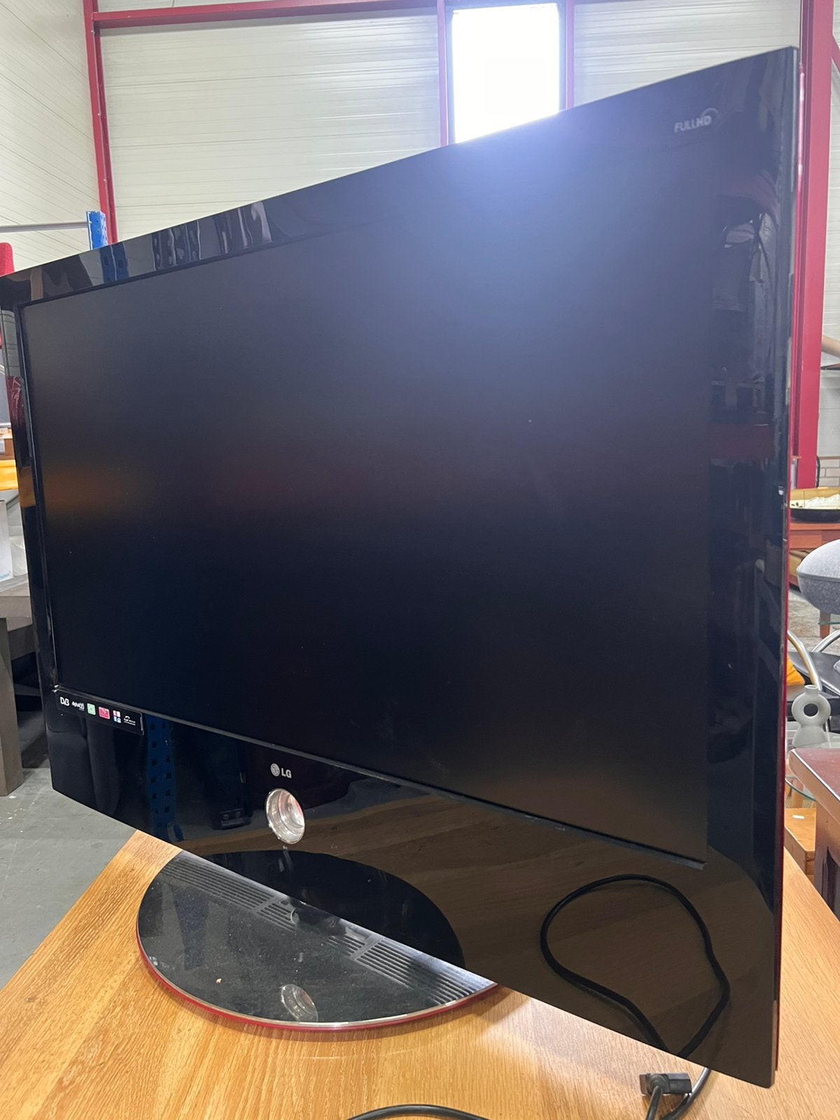 l: LG Scarlet 42 inch Full HD TV (42LG6000) - Rood design, D, Ophalen of Verzenden, Zo goed als nieuw, D