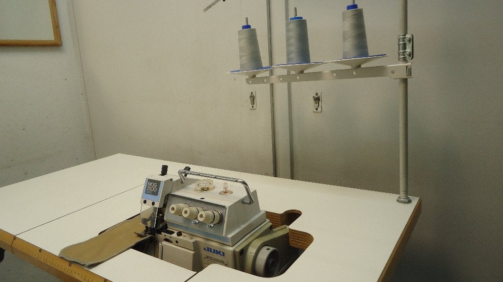Industrie Naaimachine Juki 3 draads  MOG-2504N, Hobby en Vrije tijd, Overige merken, Gebruikt, Ophalen of Verzenden, Naaimachine