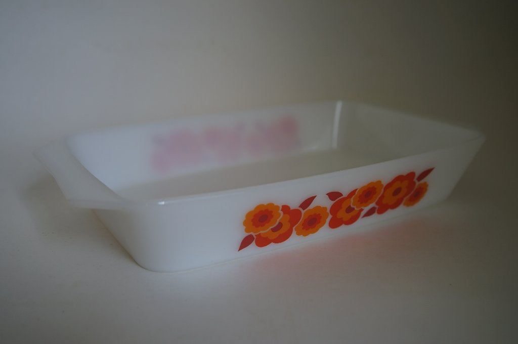 vintage Arcopal - Lotus - Ovenschaal bloemen - Jaren '70., Ophalen of Verzenden, Overige stijlen, Glas, Schaal of Schalen