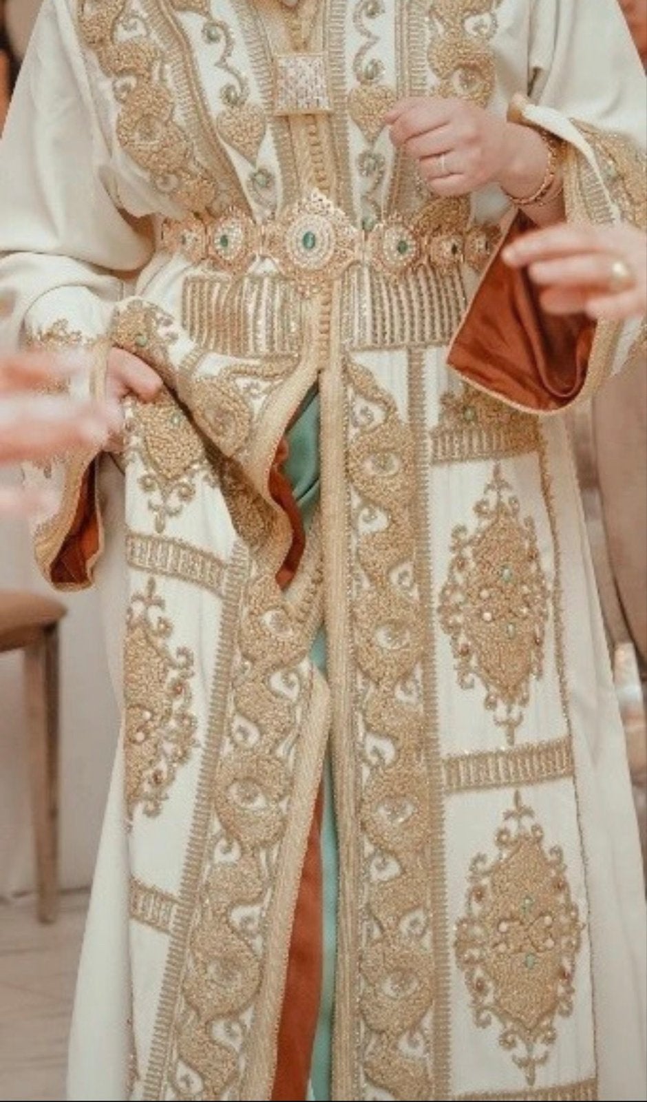Prachtige handgemaakte Marokkaanse jurk (takshita), Ophalen of Verzenden, Zo goed als nieuw, Beige