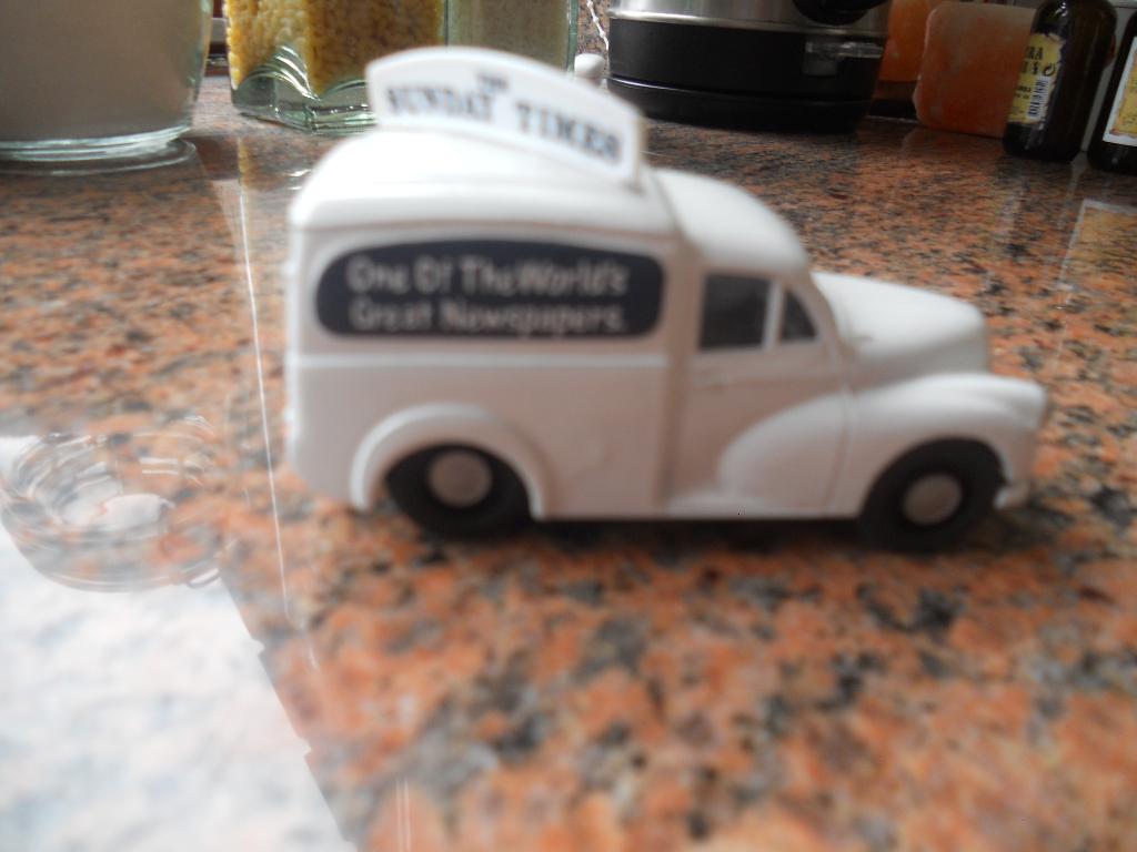 Corgi Morris Minor Estate 'The Sunday Times', Ophalen of Verzenden, Zo goed als nieuw, Auto, Corgi