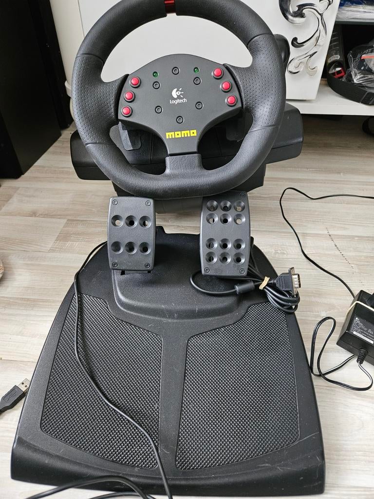 Logitech Momo Force Feedback Racestuur met Pedalen, Spelcomputers en Games, Spelcomputers | Overige Accessoires, Ophalen of Verzenden