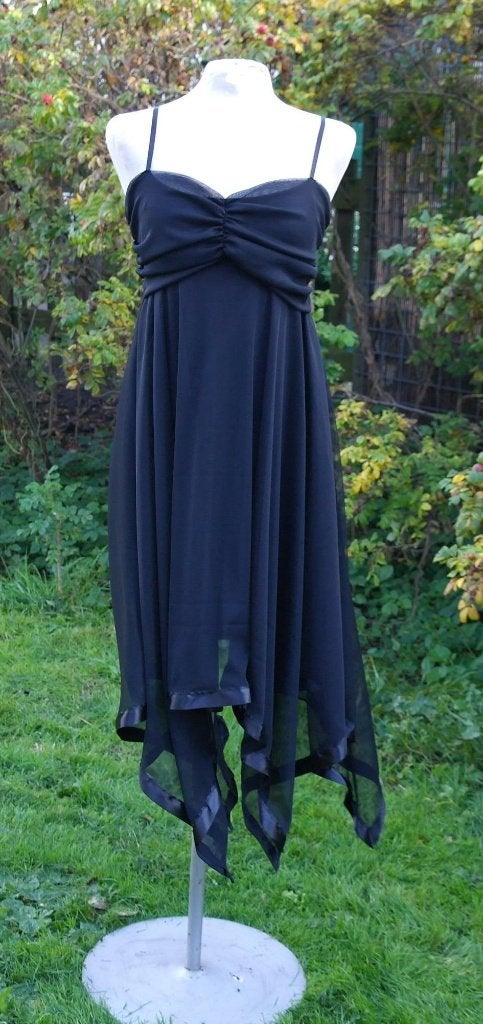 Super gave zwarte jurk, valt in punten ,mt. S/M, Kleding | Dames, ., Zwart, Nieuw, Ophalen of Verzenden