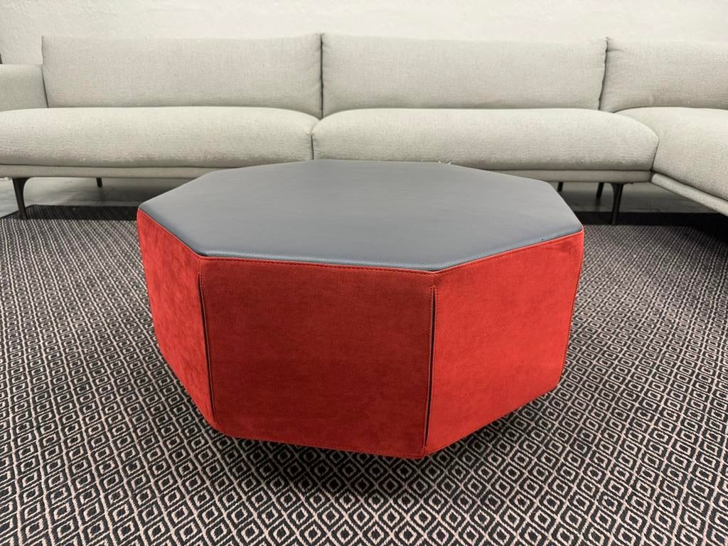 Nieuw Leolux Amulet Hocker rood blauw Design Poeg Voetenbank