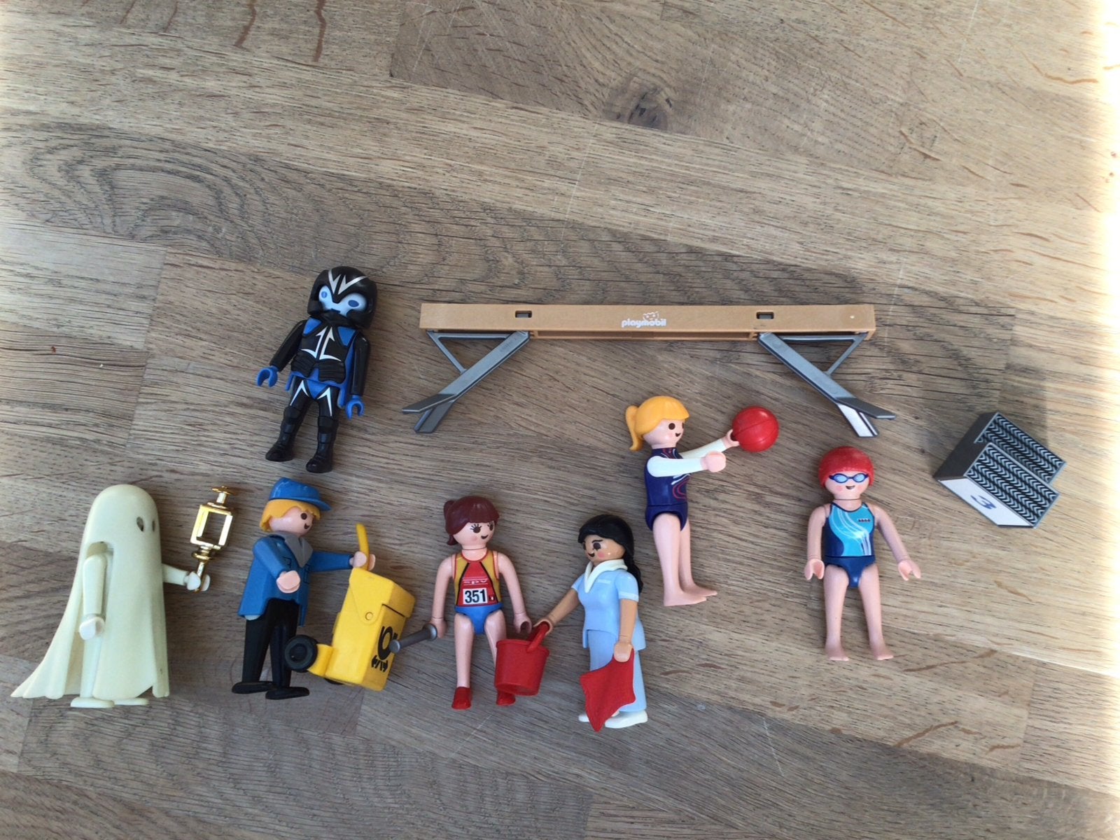7 Playmobil poppetjes met bijbehorende accessoires, Ophalen of Verzenden, Gebruikt, Losse onderdelen, Figuren