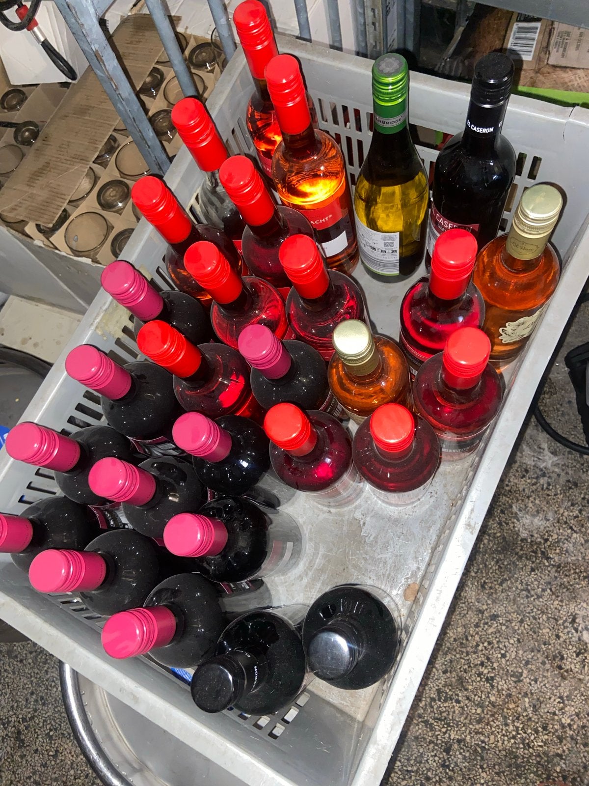 33 goedkope flessen wijn, rose en rood vgm van aldi, Diversen, Ophalen of Verzenden