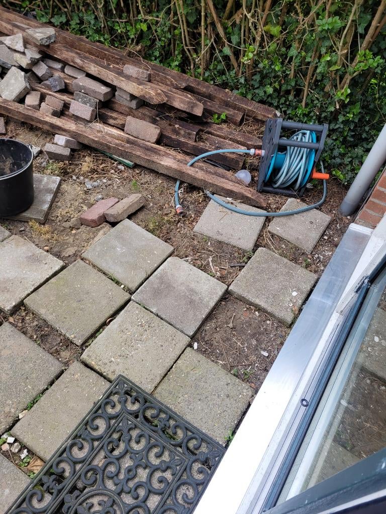 Gratis vierkante tegels voor tuin of terras, Tuin en Terras, Tegels en Klinkers, Gebruikt, Terrastegels, Beton, 10 m² of meer