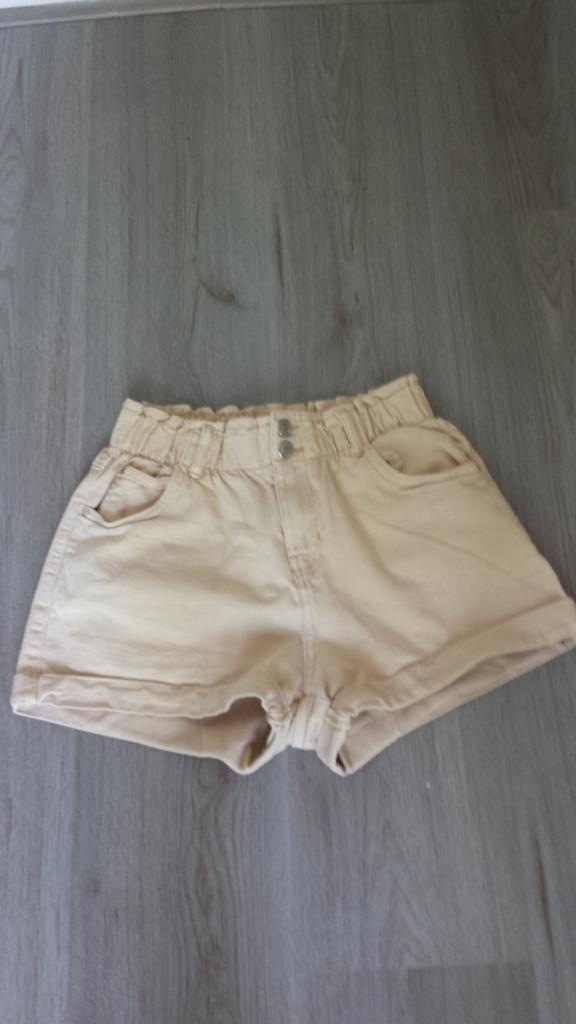 Dames korte broek maat 36 van  Bershka, Ophalen, Zo goed als nieuw, Maat 36 (S), Kort