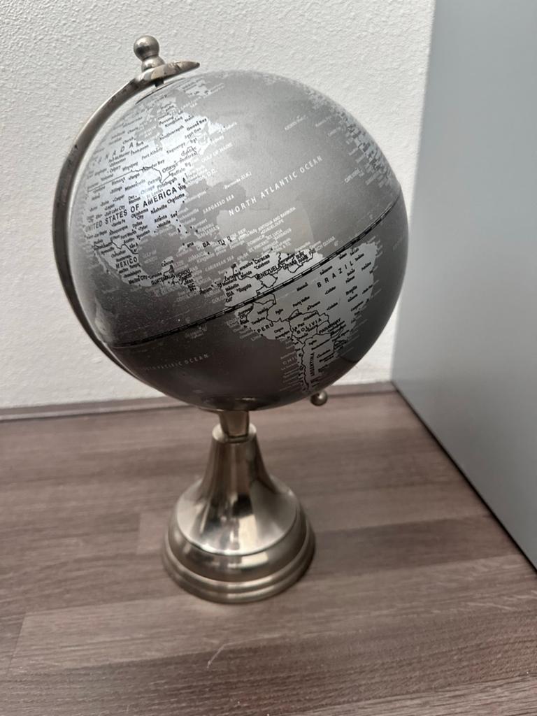 Decoratieve Wereldbol - Grijs/Zilver, Ophalen of Verzenden, Gebruikt