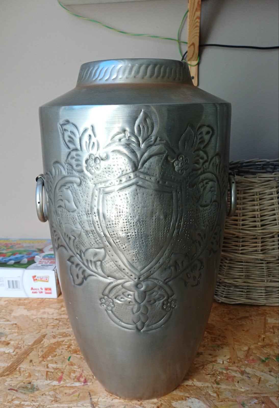 Grote metalen vaas met reliëf, 60x30 cm, Ophalen, Metaal