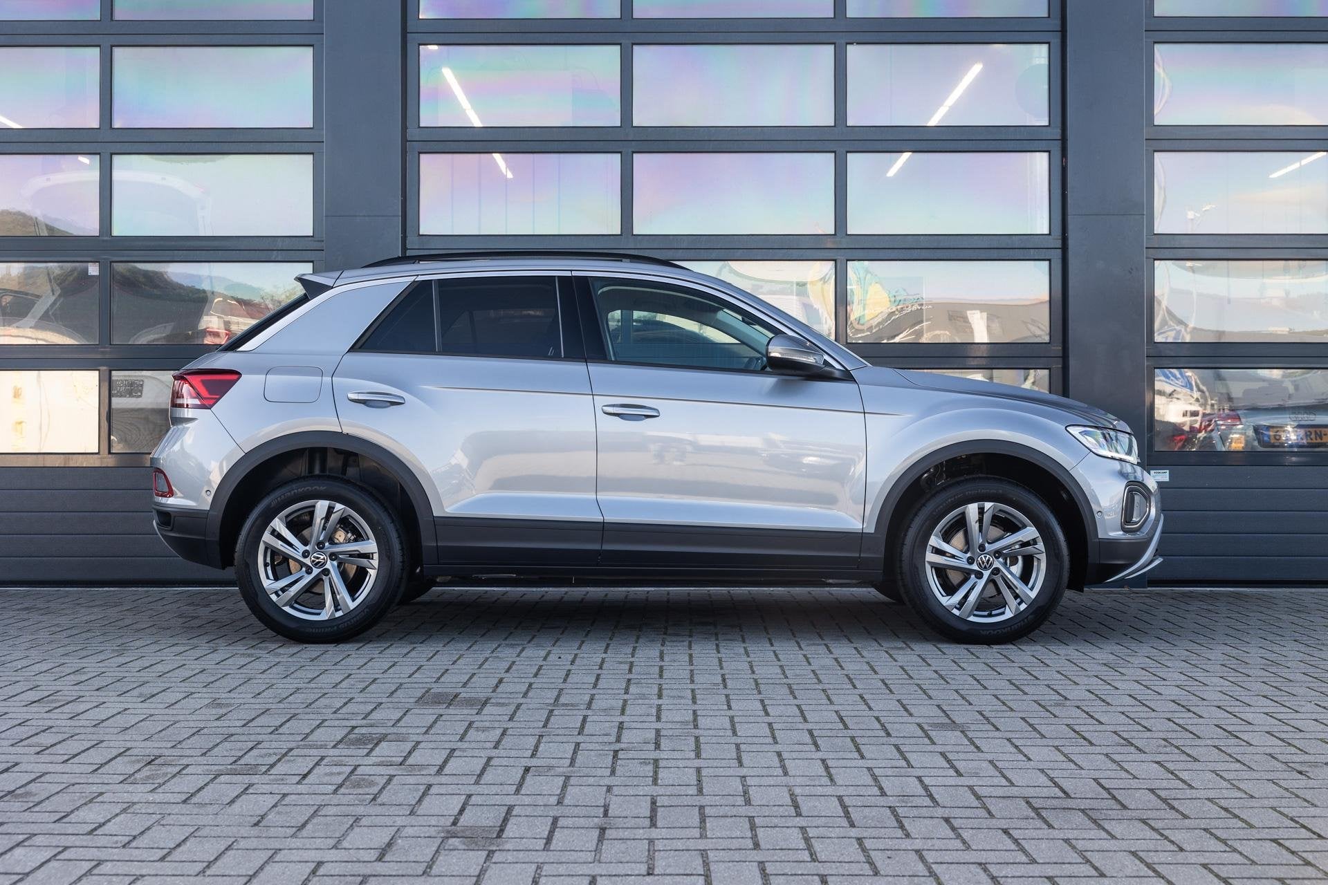 Volkswagen T-Roc 1.5 TSI 150pk DSG Life Edition | Trekhaak A, Auto's, Volkswagen, Stof, 1498 cc, 4 cilinders, Origineel Nederlands