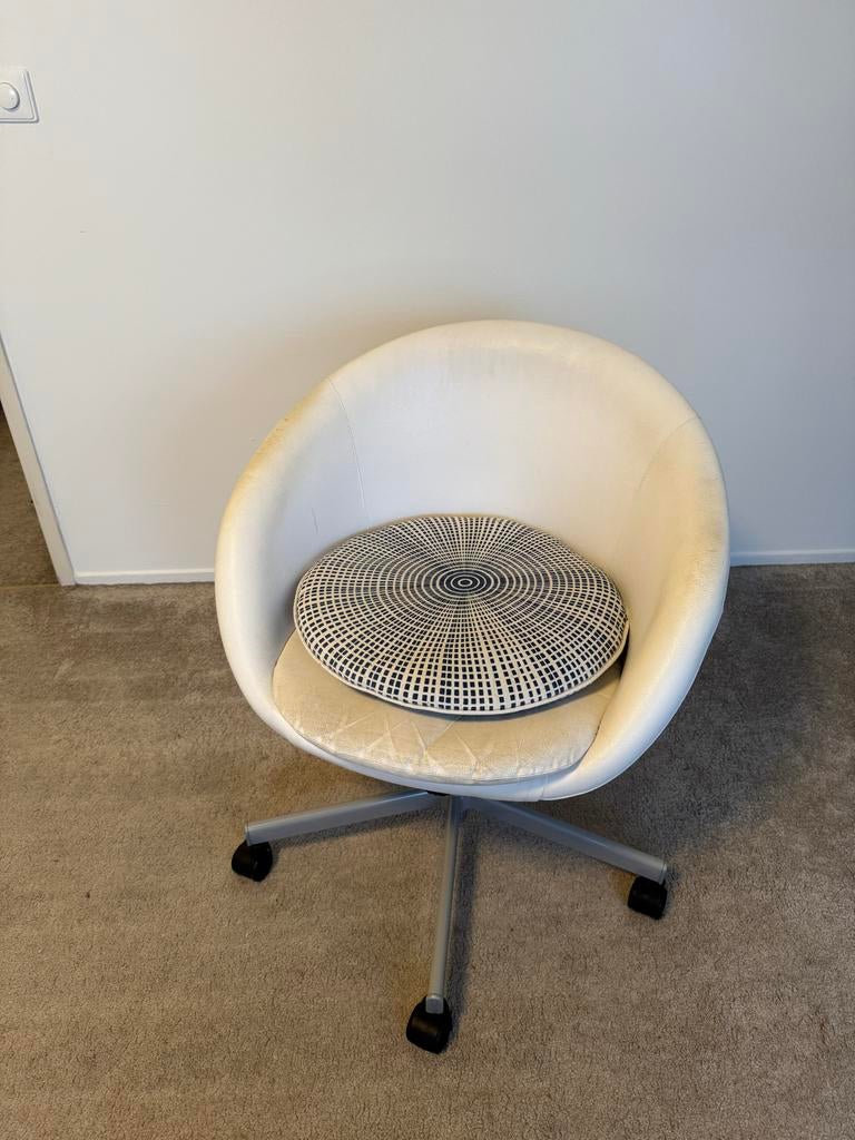 Witte IKEA bureaustoel SKRUVSTA met kussentje, Huis en Inrichting, Bureaustoelen, Ophalen, Gebruikt, Wit, Bureaustoel
