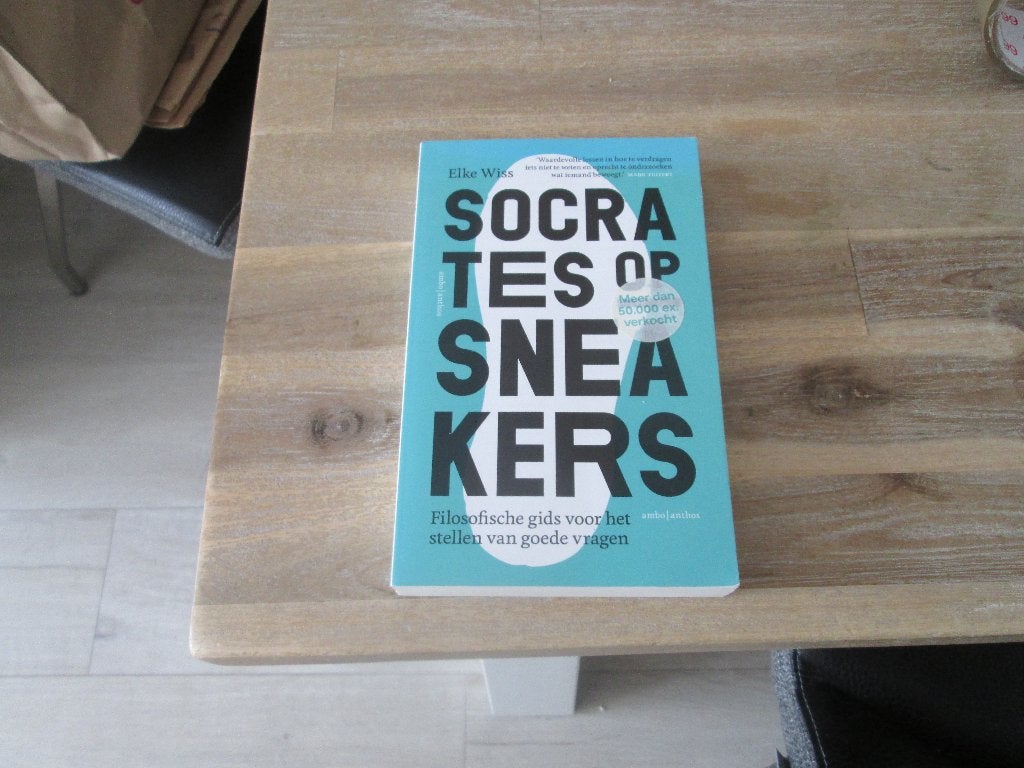 Socrates op sneakers Elke Wiss, Boeken, Ophalen of Verzenden, Zo goed als nieuw