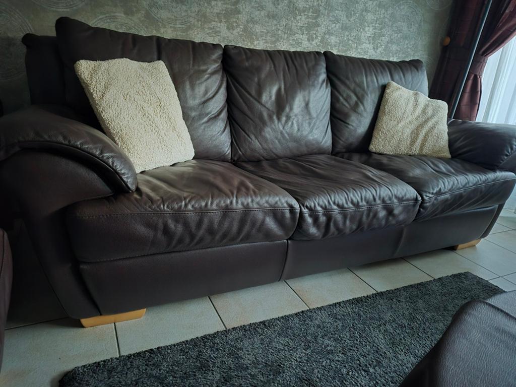 Comfortabele Natuzzi bruine leren bank (3-zits en 2-zits), Huis en Inrichting, Ophalen, Gebruikt, Klassiek, Comfortabel, Driepersoons