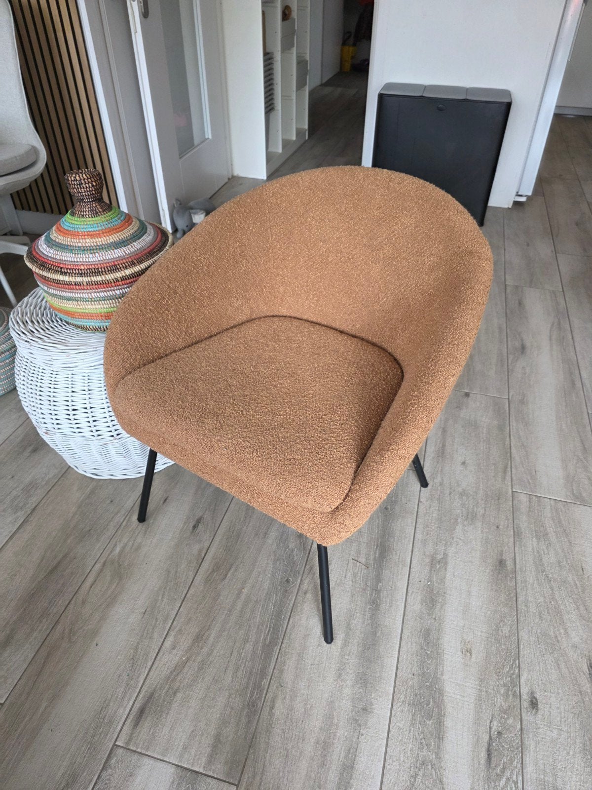 Woood Fauteuil Ditte Bouclé Cognac - Zo goed als nieuw, Ophalen, Minder dan 75 cm, Zo goed als nieuw, Stof