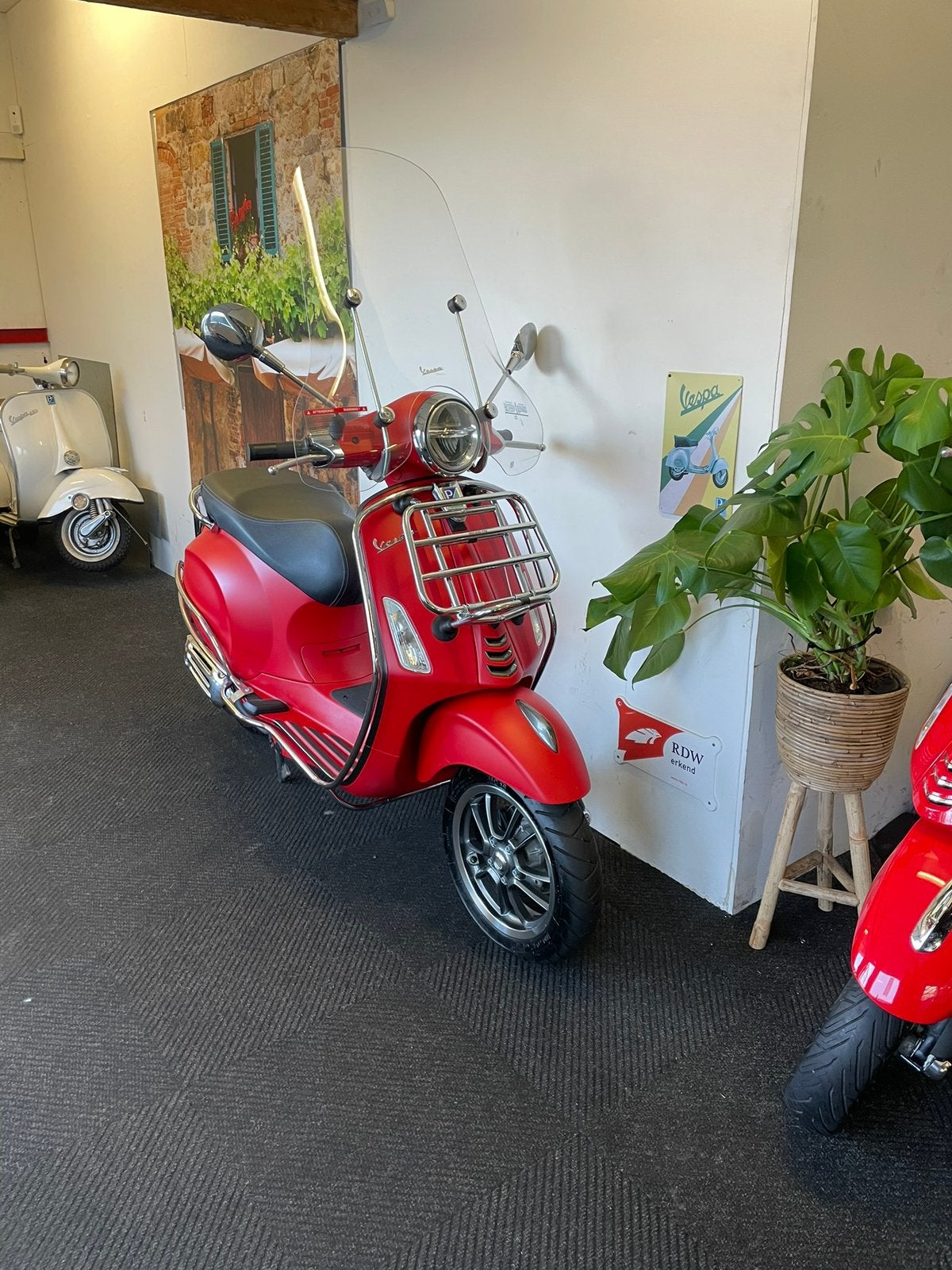 Vespa Primavera 50 4T IGET // 2018 // Mat Rood / Brom 45 KM, Fietsen en Brommers, Scooters | Vespa, Ophalen, Overige modellen
