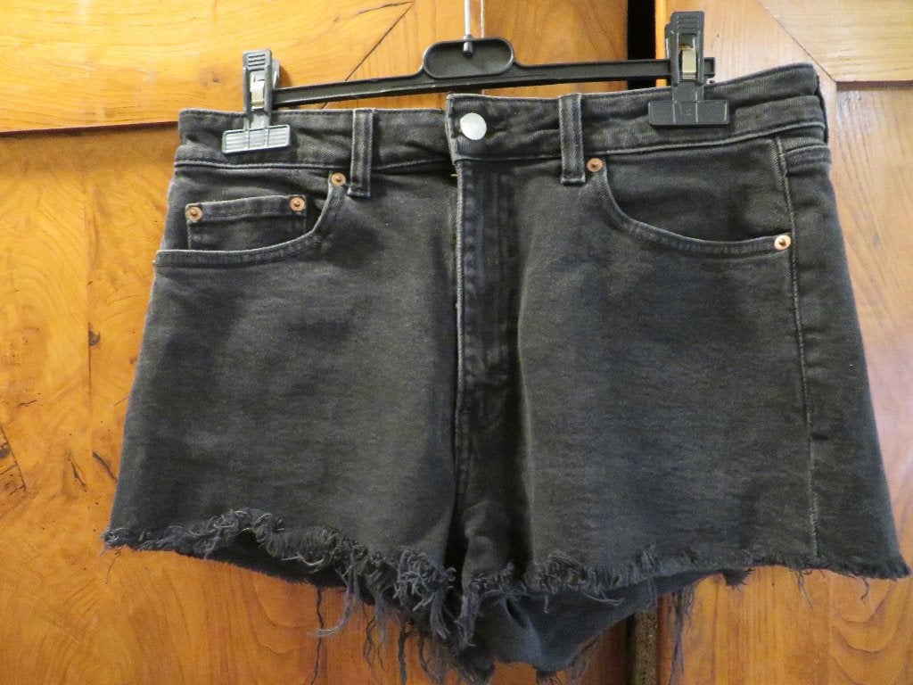 Dames jeans kort H&M zwart maat 40 Z.G.A.N., H&M, Zwart, Ophalen of Verzenden, Zo goed als nieuw