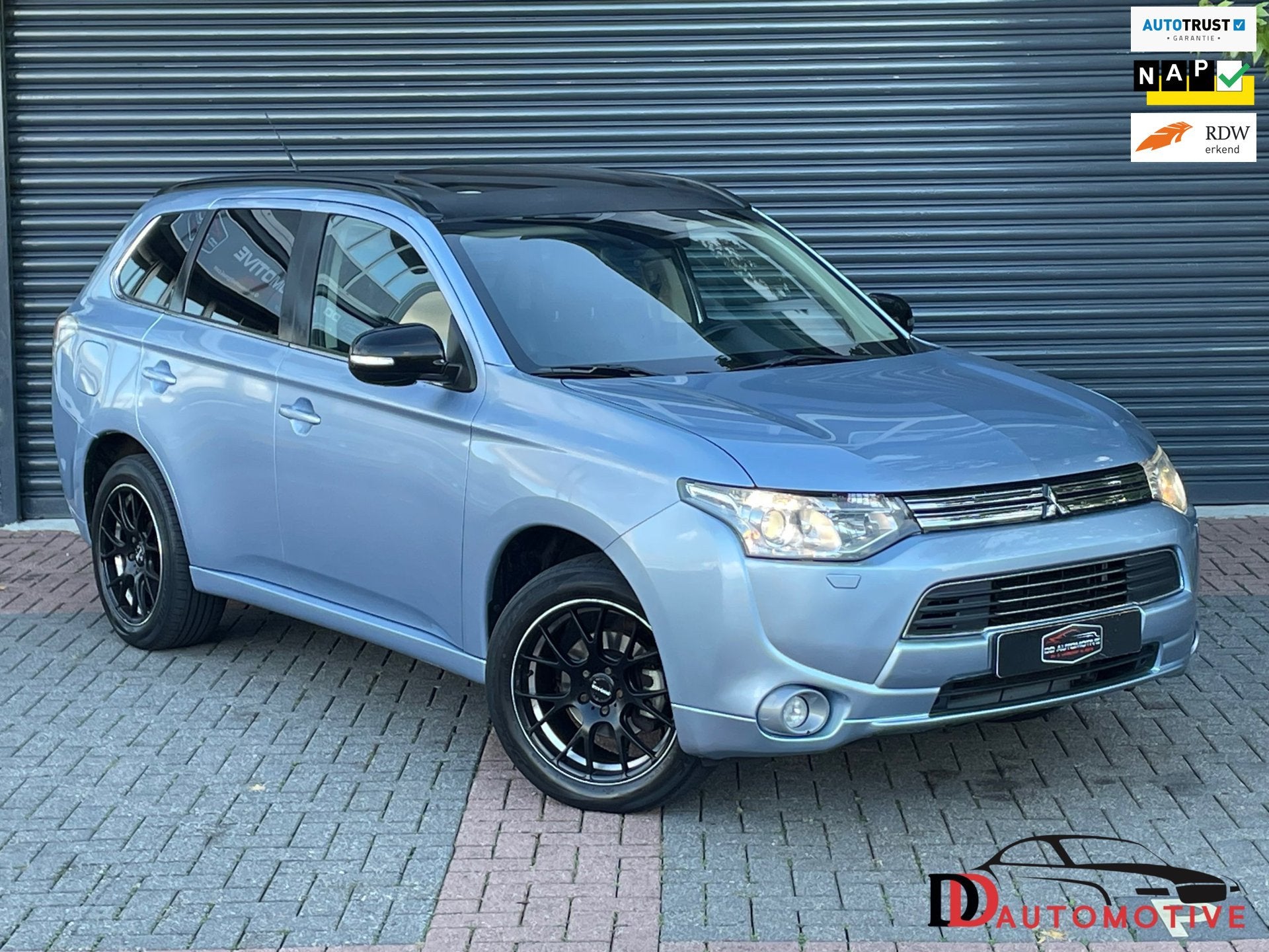 Mitsubishi Outlander 2.0 PHEV Instyle+ Schuifdak | Trekhaak, Auto's, Zwart, 4 cilinders, Blauw, Vierwielaandrijving