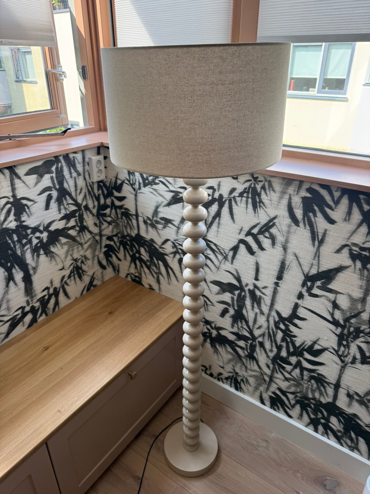 Greige/beige vloerlamp, Huis en Inrichting, Lampen | Vloerlampen, Zo goed als nieuw, 150 tot 200 cm, Ophalen