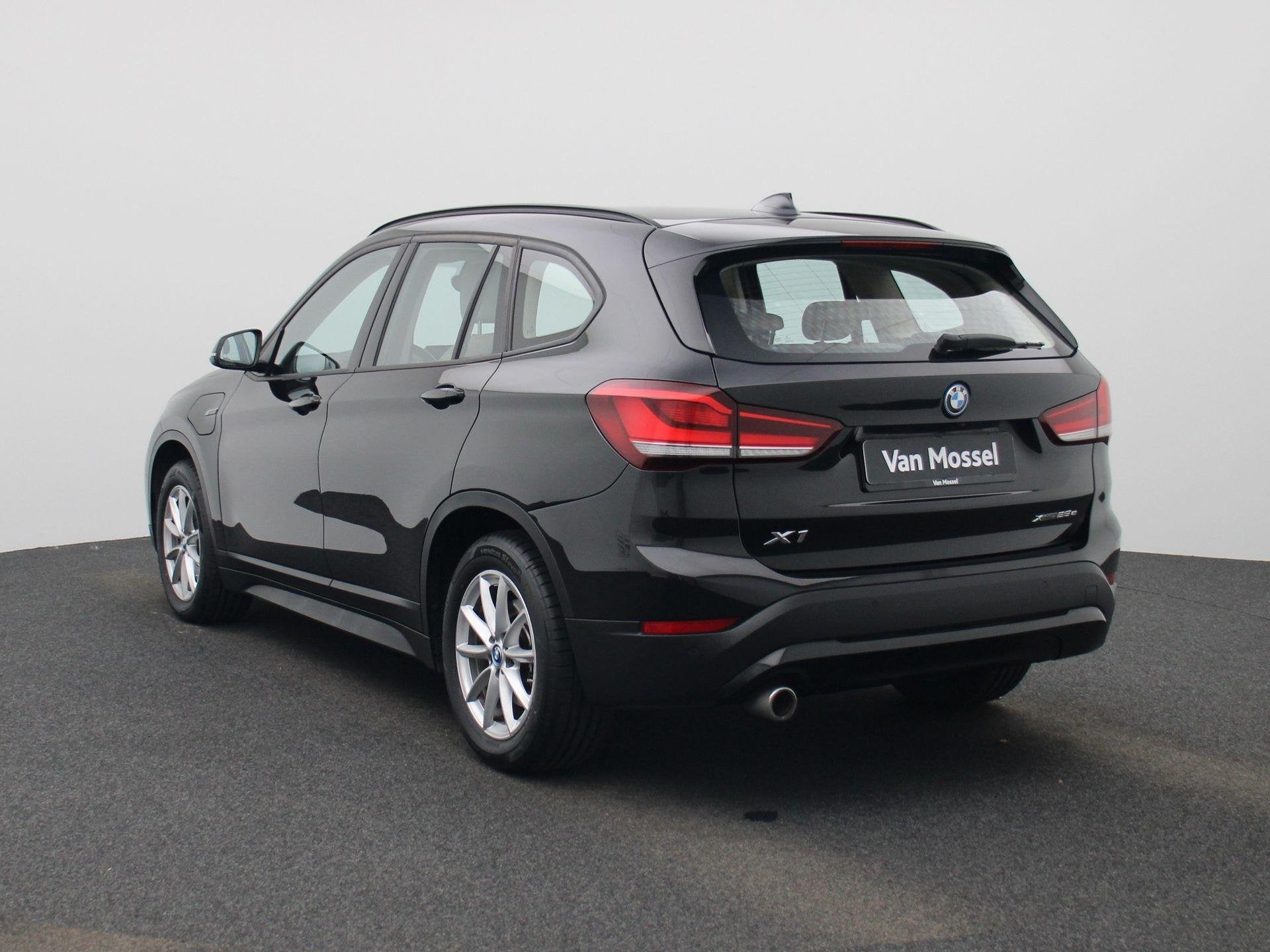BMW X1 xDrive25e | Automaat | Achteruitrijcamera | Parkeerse, Auto's, 12 maanden, Stof, Gebruikt, Zwart