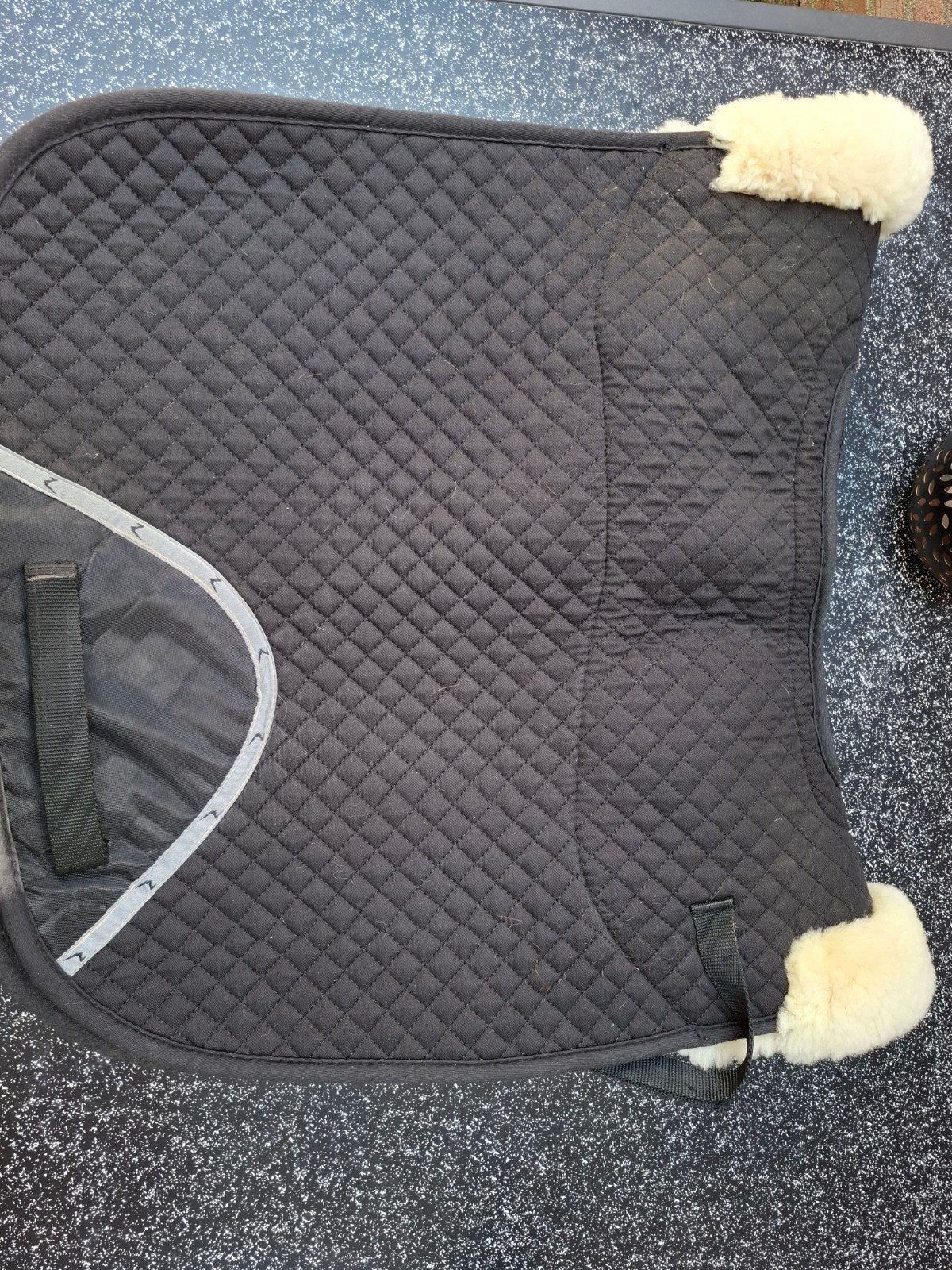 Harleigh Lamsvel Zadeldek, Dieren en Toebehoren, Paarden en Pony's | Dekens en Dekjes, Full (L), Ophalen of Verzenden, Zo goed als nieuw